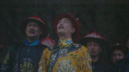 万军跪迎长公主回朝登基,长公主荣归故里，登基称帝，谱写传奇新篇章